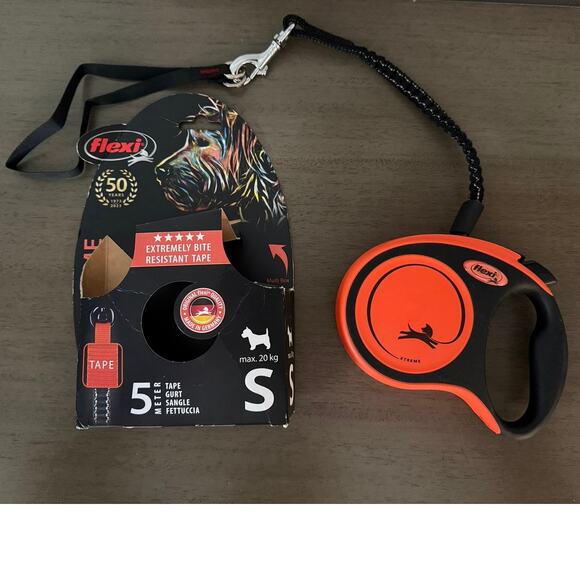 Flexi Xtreme Retractable Tape Dog Leash 16 ft length Sz Small up to 44 pds - Picture 3 of 12